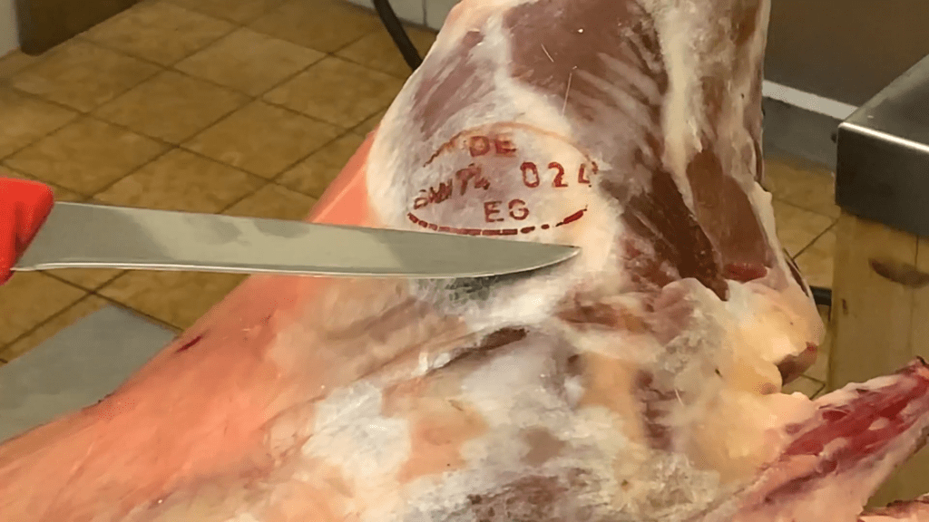 Überprüfung des Fleischstempels.