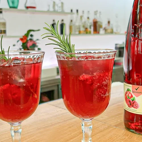 Teinacher Genuss Limonade Apfel Himbeere Mocktail Flasche Mit Glaesern