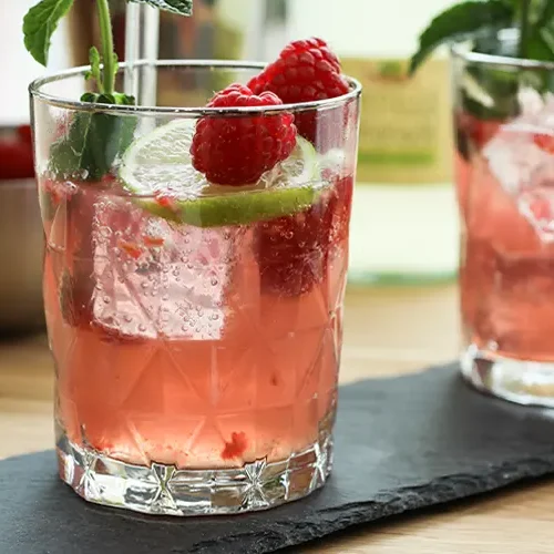 Teinacher Himbeer Mojito Bild Mit Glaeser Im Vordergrund